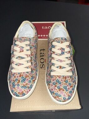 Taos Women's Floral Low-Top Sneakers